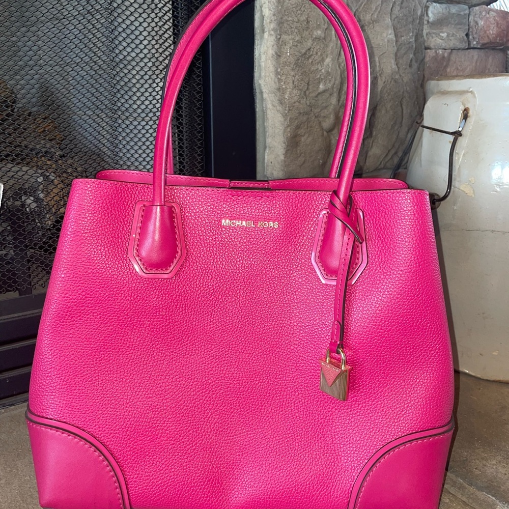 HOT PINK Michael Kors bag!